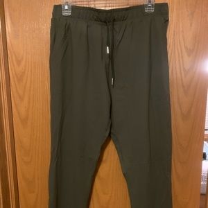 Zyia Olive Everywhere Pant